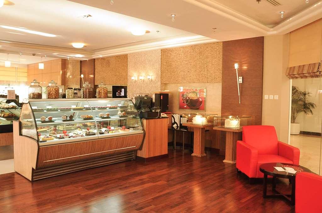 Gulf Hotel Bahrain Манама Ресторант снимка